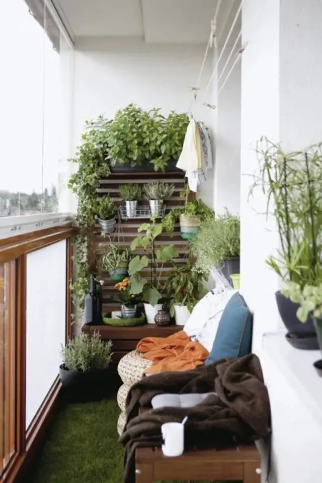 choisir plantes pour balcon petit espace rebord de fenêtre vertical pot de fleur