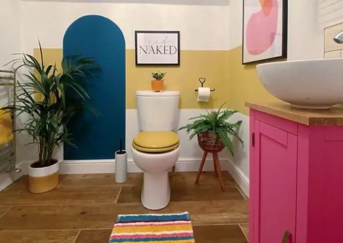 couleur addict salle de bain multicolore peinture arche meuble vasque mur tapis tableau