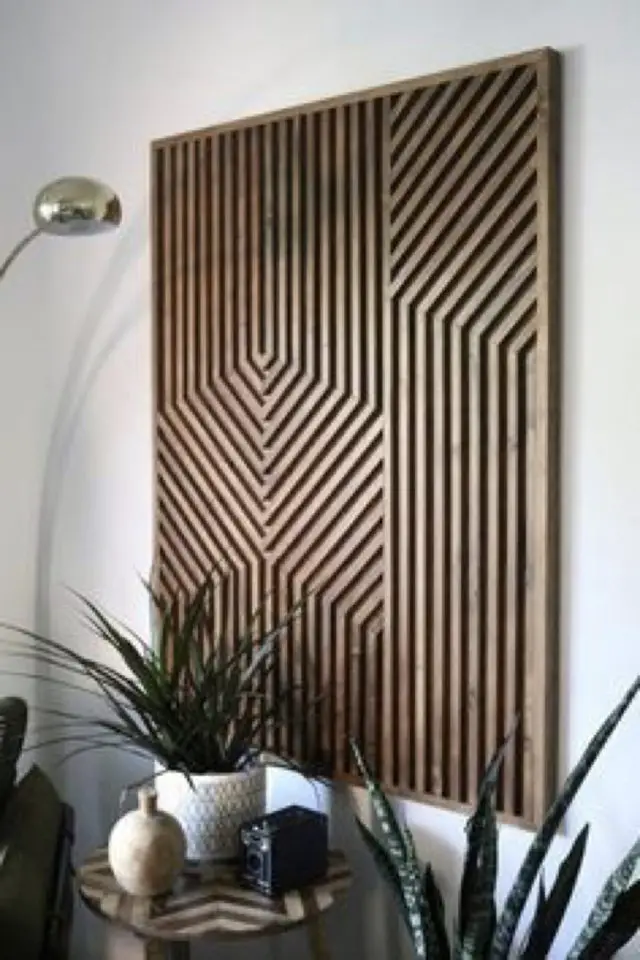deco murale bois tableau a accrocher teinté sombre motif géométrique