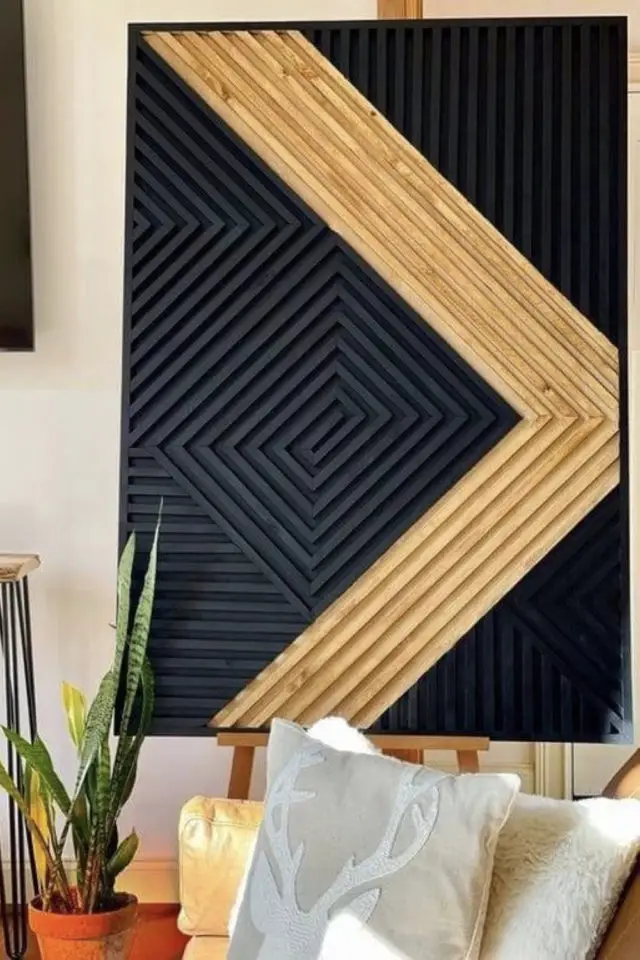 deco murale bois tableau a accrocher noir et naturel contraste détail discret tasseaux