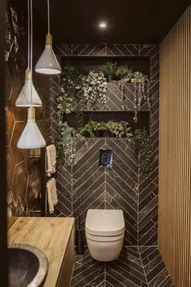 exemple toilette deco bois naturel élégant tasseau carrelage chevron suspension