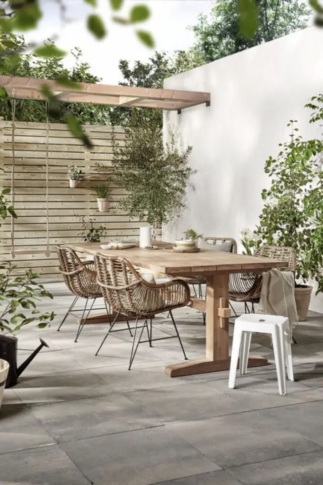 exemple utilisation bois exterieur terrasse table salon chaise brise vues