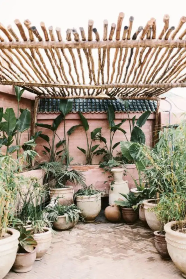 exemple utilisation bois exterieur pergola dessus terrasse mur terracotta