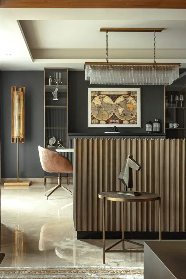 interieur masculin et elegant classique mur gris anthracite bar bois texturé décaissé faux plafond suspension art déco