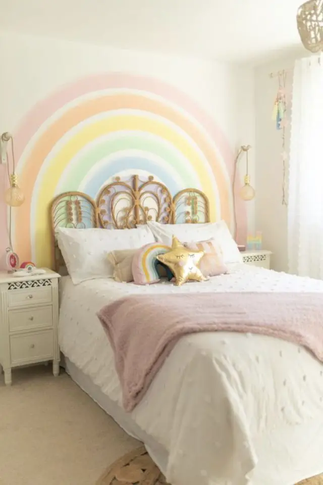 deco chambre fillette motif arc en ciel peinture murale tête de lit