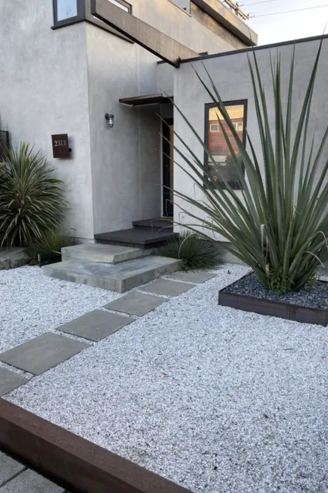  exemple allee jardin dalle beton devanture maison façade design architecture paysager