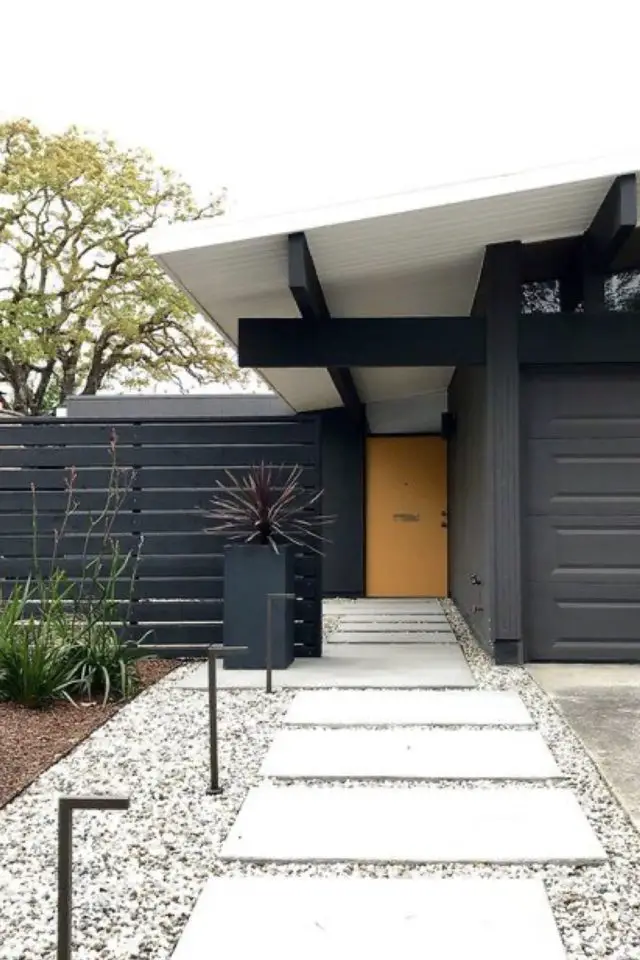 exemple allee jardin dalle beton maison design épuré devanture idée aménagement extérieur