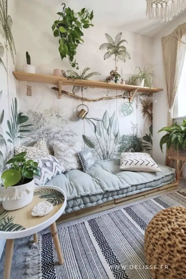 interieur frais et cosy exemple coin lecture coussin de sol tapis ambiance nature couleur froide blanche vert nature