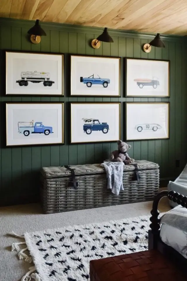 chambre garcon theme voiture avion camion illustration encadrées poster affiche lambris couleur vert sauge
