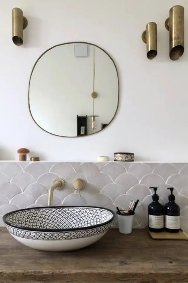 credence carrelage ecaille salle de bain ambiance slow living vasque ronde à motif miroir organique