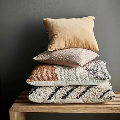 ou trouver linge de maison design moderne Coussin noué en coton Autumn - HKliving