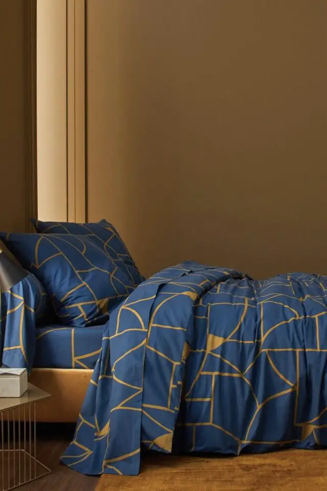 ou trouver parure de lit automne Linge de lit Geoffroy en coton à motifs graphiques bleu paon et jaune moutarde