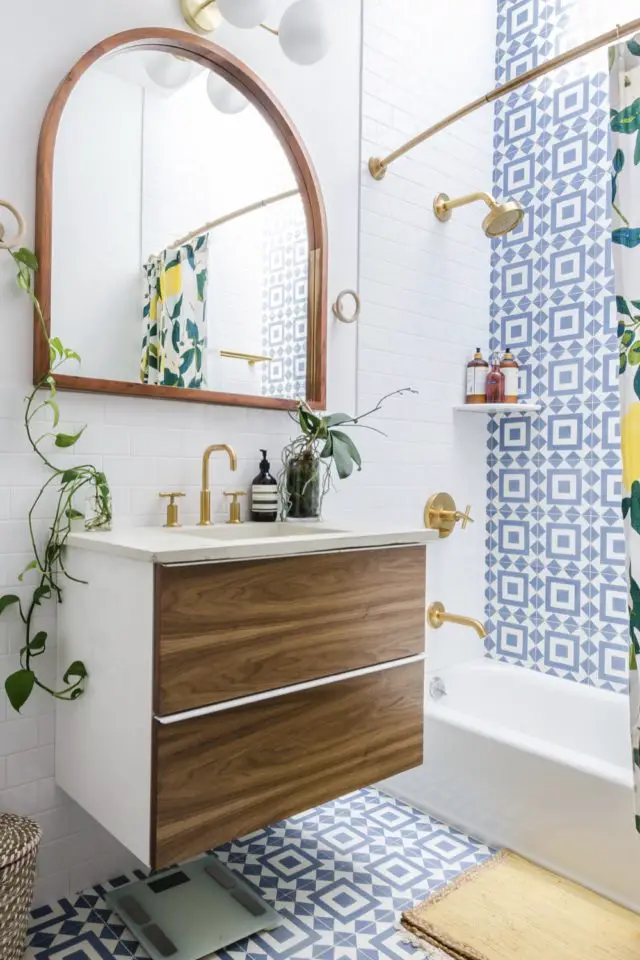 salle de bain cosy et chaleureuse rénovation carrelage meuble miroir moderne