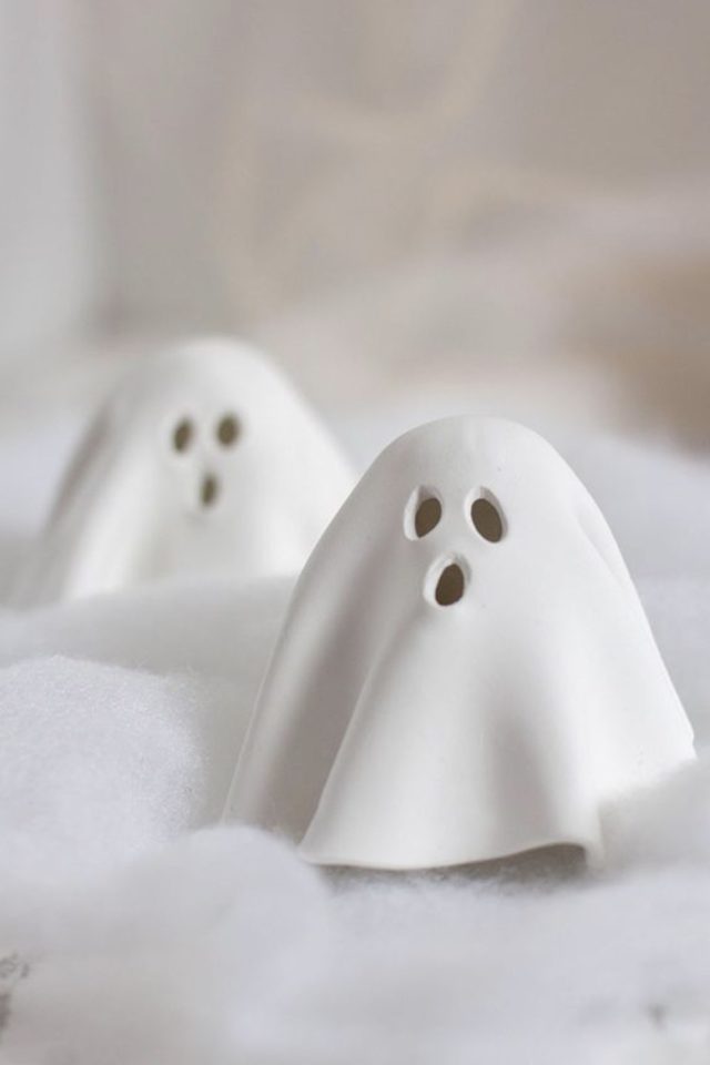 exemple DIY facile deco halloween clay pate à modeler durcissante fimo petit fantôme