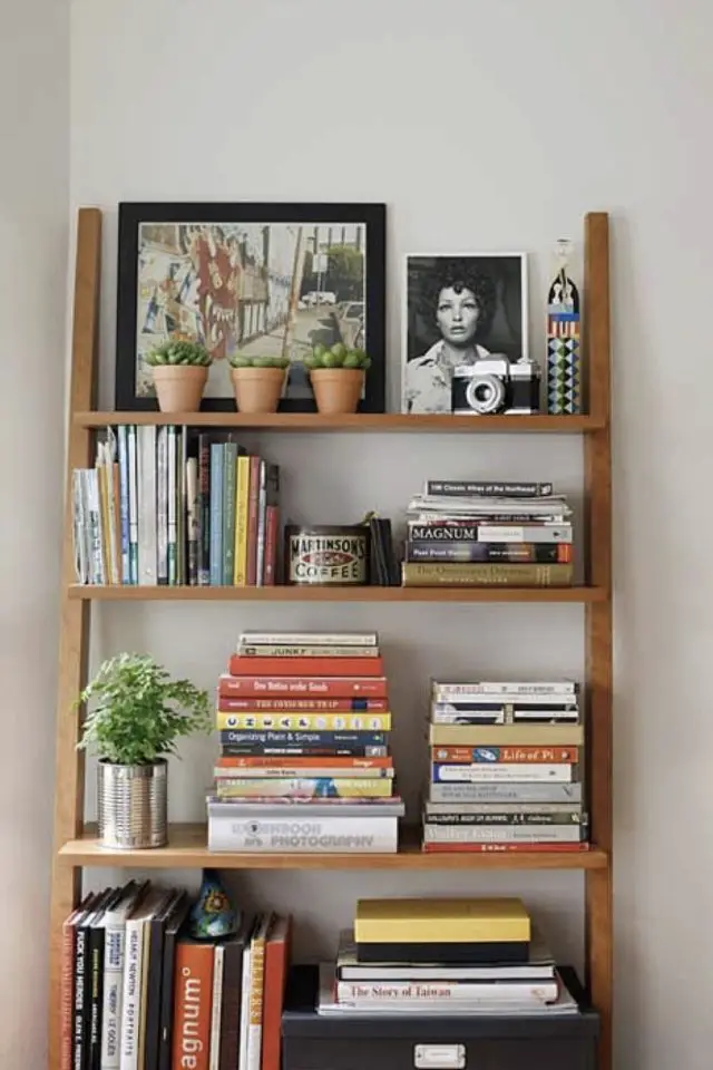 exemple deco petite bibliotheque angle d'une pièce rangement en bois moderne