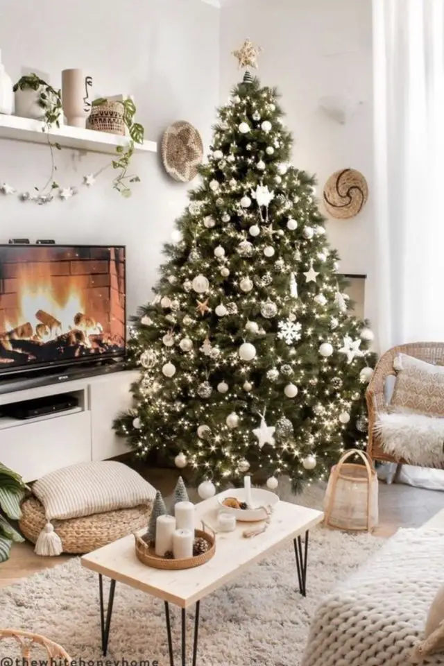 exemple decoration sapin style scandinave fêtes fin d'année famille tradition scandi cheminée cosy