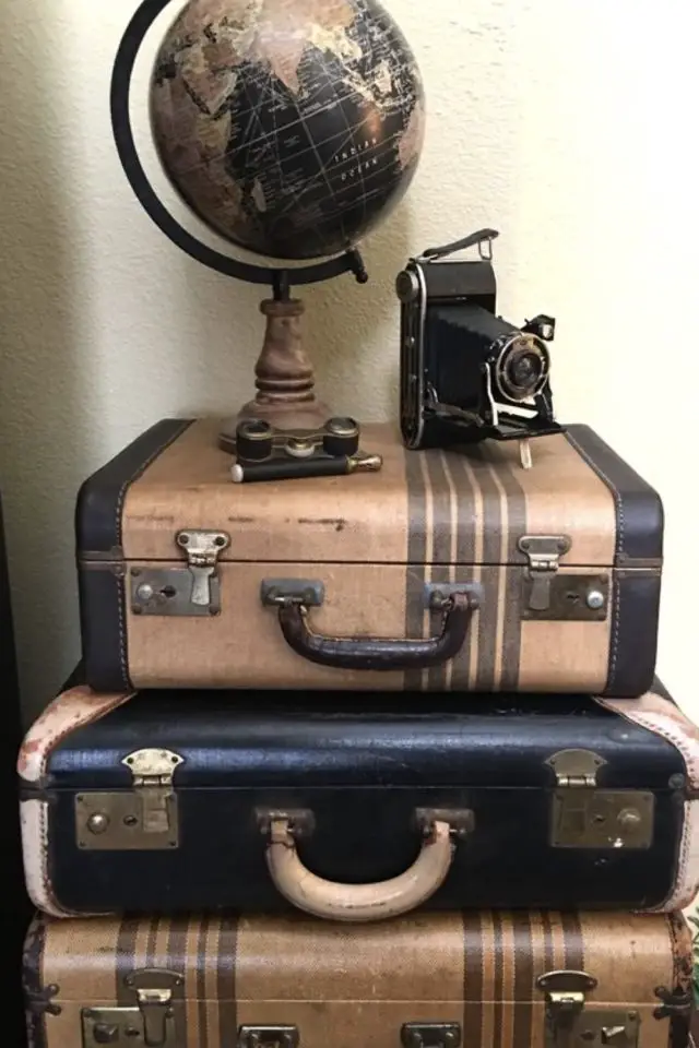 recycler valise ancienne exemple décor rétro vintage brocante mise en scène