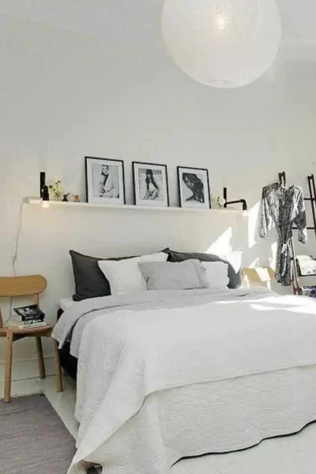 alternative lampe de chevet exemple applique murale au dessus d'une étagère tête de lit design