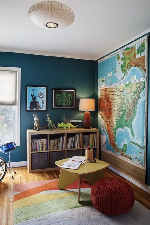 carte vintage planisphere deco interieur exemple chambre à coucher enfant petit bureau bibliothèque couleur bleu