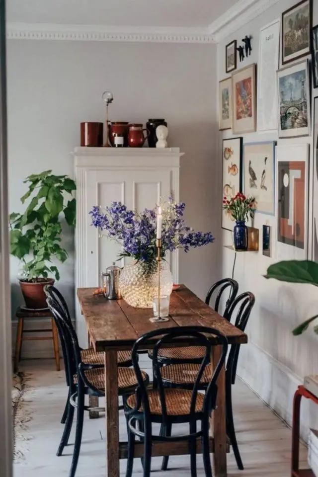 decor table salle a manger au quotidien bougeoir bougies vase en verre ancien bouquet de lilas