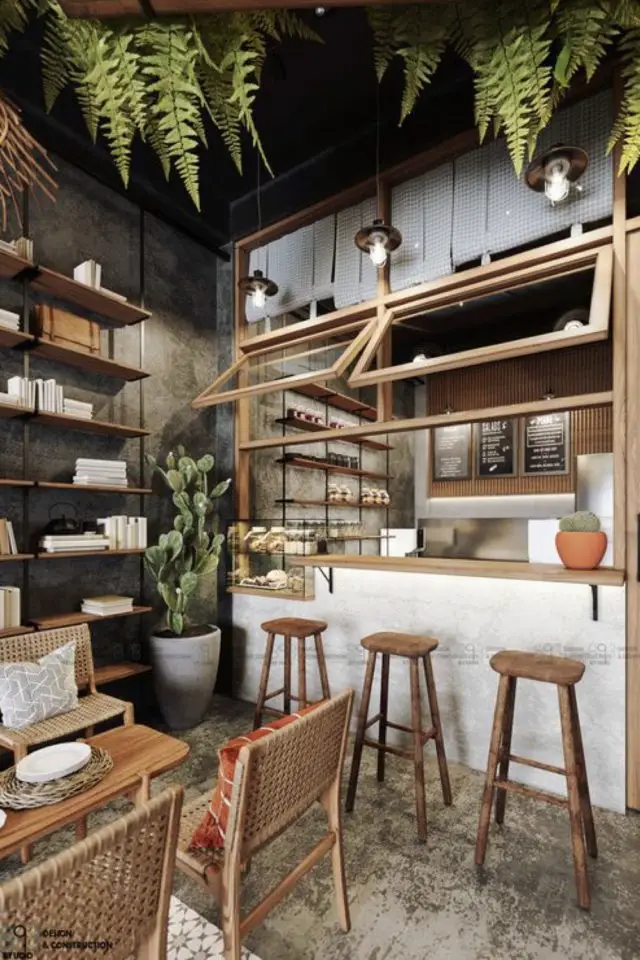 salon de the decor vegetal meuble en bois et cannage verrière fenêtre bar fougères suspendues au plafond