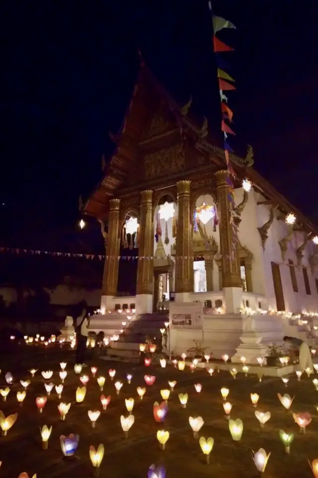 blog voyage laos luang prabang fête des lumières événement incontournable temple bouddhiste