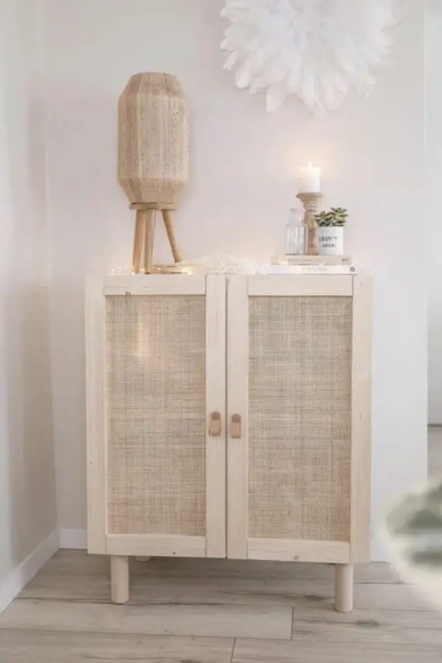 bricolage ikea hack cannage étagère Kallax en bois clair petit meuble moderne chaleureux relooking