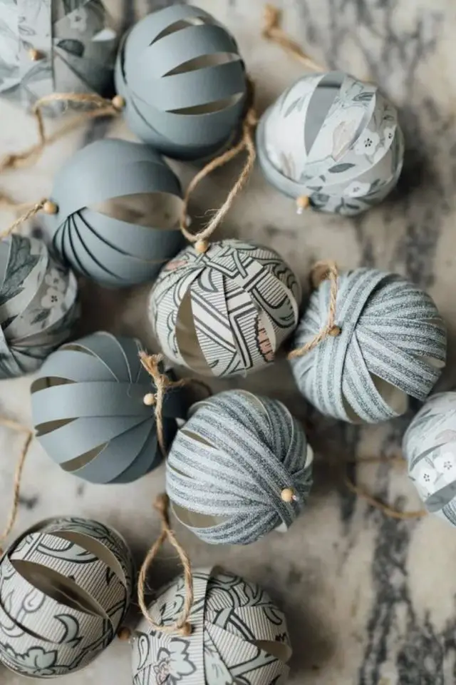 decoration coup de coeur noel fait main DIY boule de sapin en papier récup papier peint