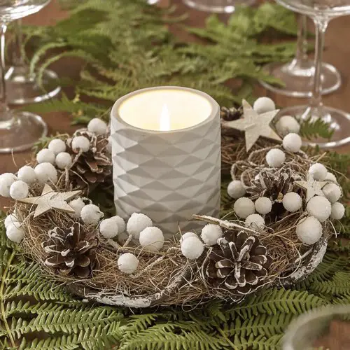 decoration noel maisons du monde Couronne de Noël décor étoiles et boules blanches D26