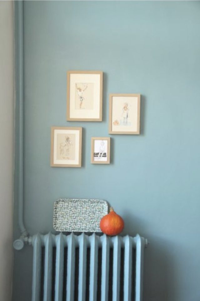 decoration peinture radiateur exemple ton sur ton bleu chambre enfant chauffage rénovation