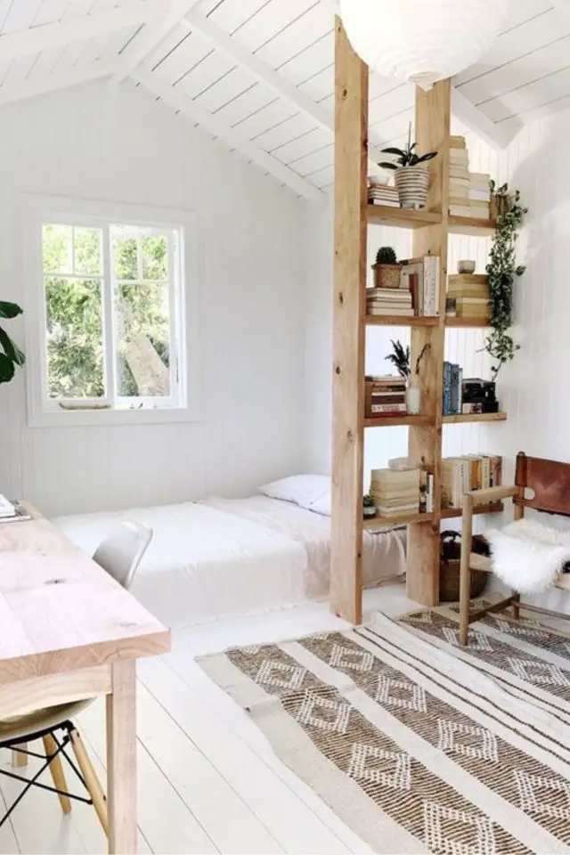 exemple separateur piece bois etagere petite chambre sous les combles espace sommeil bureau