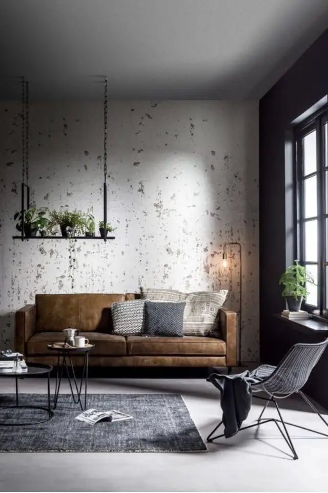 interieur minimaliste tendance deco 2023 salon revêtement mur trash wall canapé cuir sobriété couleur neutre