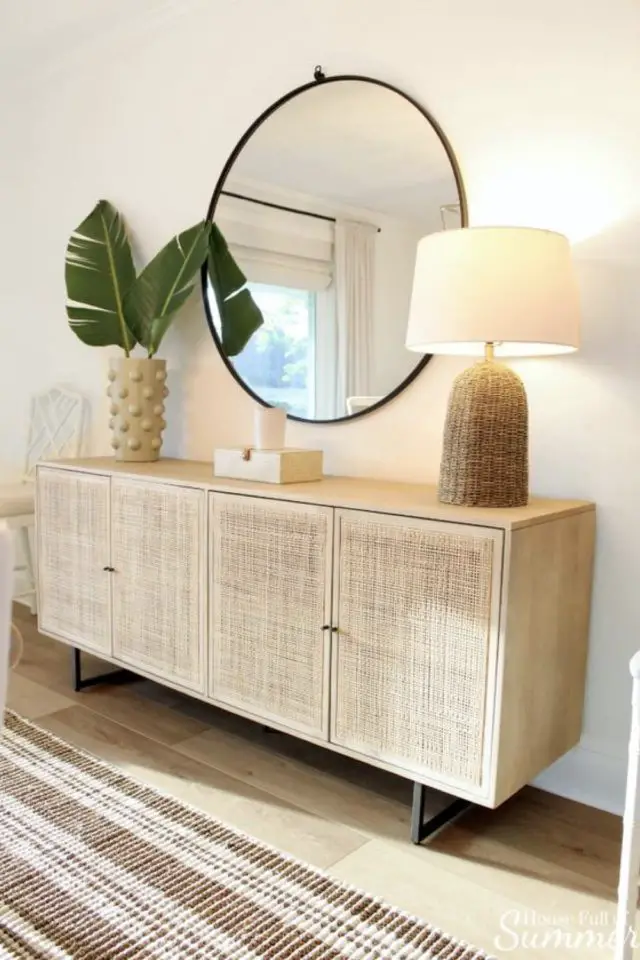 lampe a poser sur enfilade buffet exemple ikea hack cannage ambiance coastal bord de mer moderne