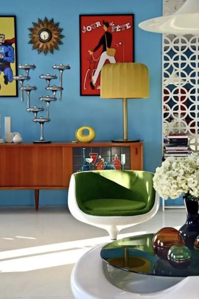 tendance deco 2023 esprit vintage meuble design rétro mélange époque années 50 à 70 color block vert bleu jaune rouge