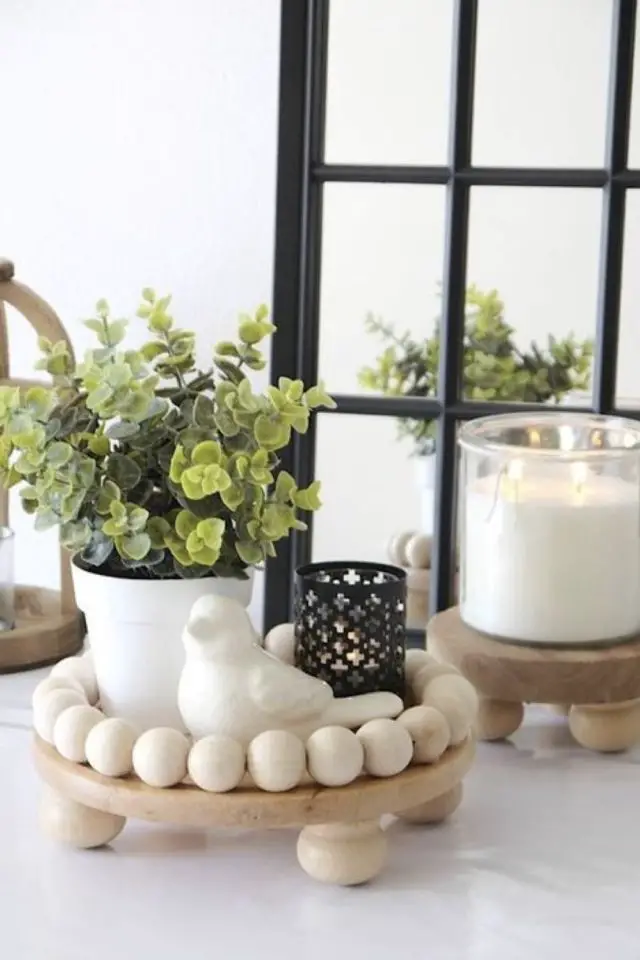centre de table idees DIY printemps facile à faire assemblage plantes perles en bois