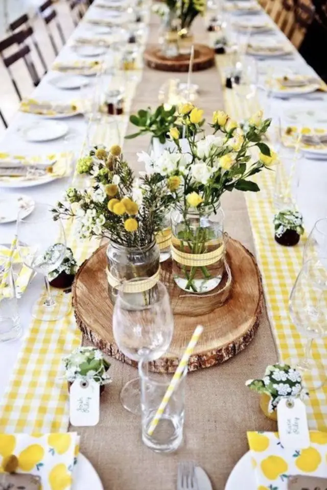 centre de table idees DIY printemps facile petite vases récup fleur rondin de bois