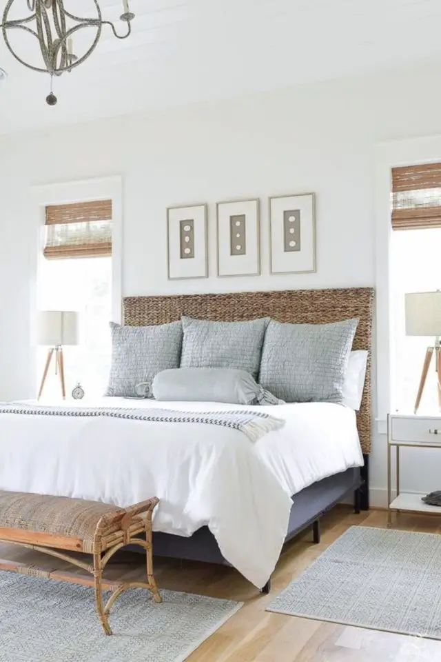 chambre ami cosy exemple lit confortable linge blanc coussin et oreiller moelleux décor sobre et chic