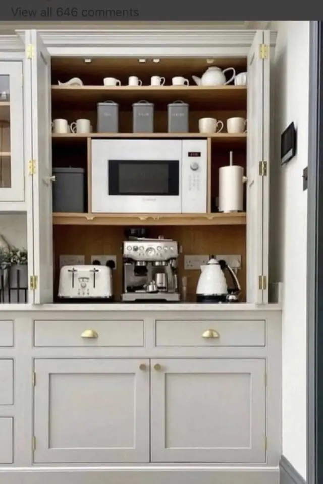 cuisine fonctionnelle ergonomique exemple petit électroménager caché dans un placard décoration aménagement