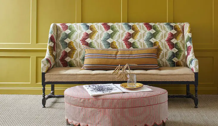 deco interieur couleur jaune ocre exemple peinture objets decoratifs meuble