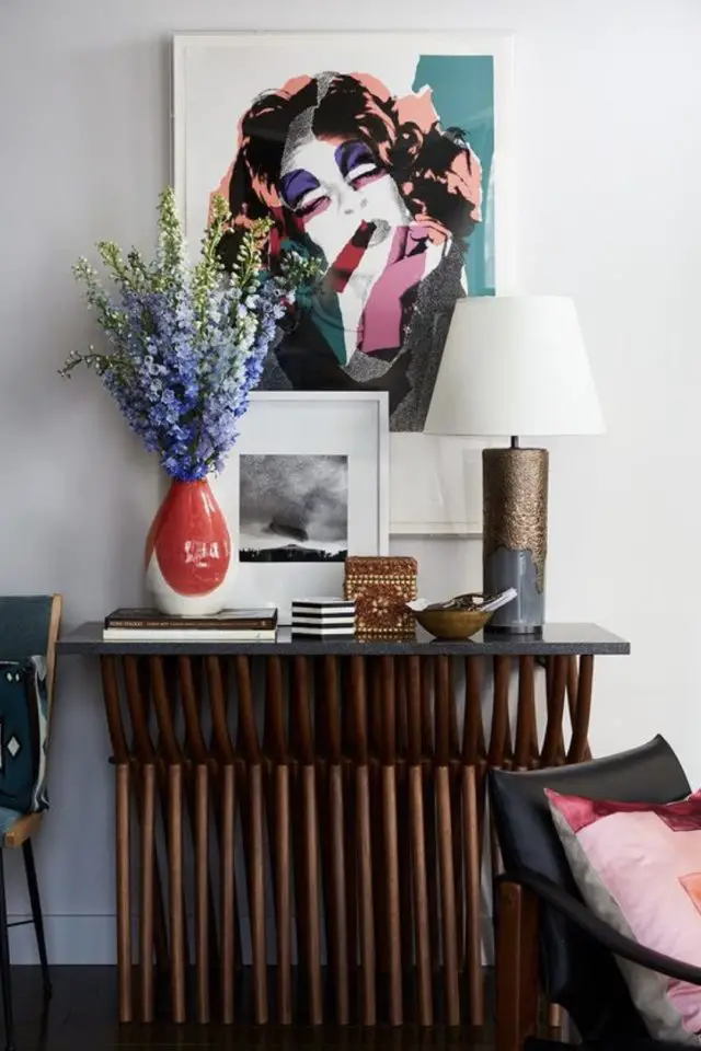 decor entree console exemple meuble design vintage ambiance éclectique mélange de style tableau coloré