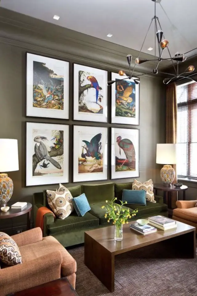 decor mur cadre marie-louise exemple salon séjour classique chic illustration animaux élégant