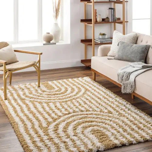 decoration jaune tendance maisons du monde Tapis Shaggy Géométrique, Ocre et Blanc - 160x220cm