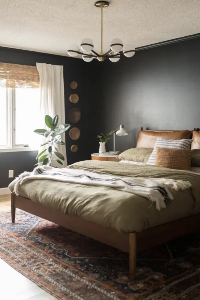 peinture deco noir chambre adulte ambiance moderne et douce linge de lit clair couleur naturelle