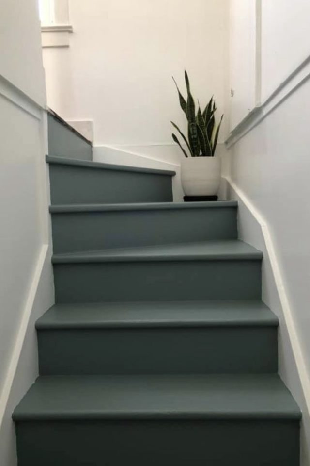 peinture escalier bois gris quart tournant étroit exemple