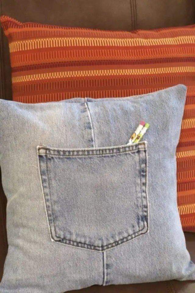 recycler jeans creer decoration coussin avec poche pratique mot croisé