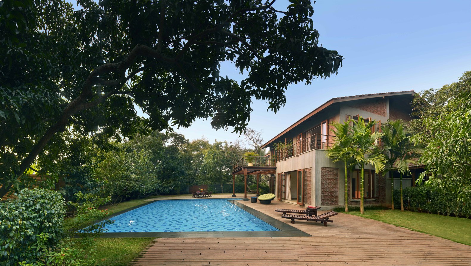 architecture sobre minimale materiaux bruts piscine jardin extérieur maison