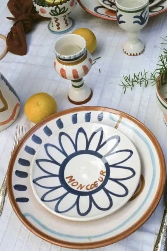 assiettes couleurs dessins esprit estival céramique peinture fleur message 