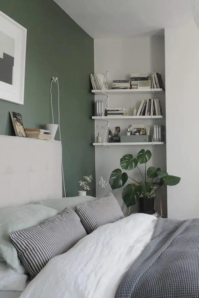 caracteristique decor minimaliste couleur chambre à coucher vert sauge moderne mur accent associé à du blanc et du gris cosy