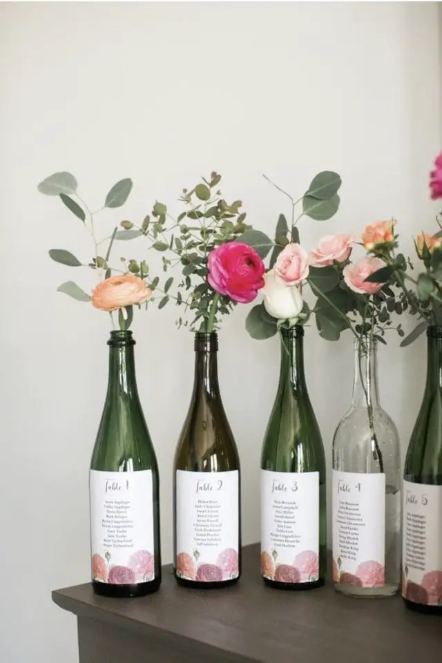 decoration mariage recup composition florale vase bouteille de vin jolie étiquette personnalisée renoncule