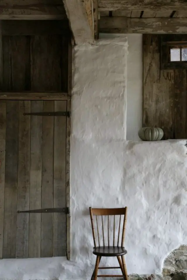 decoration mur blanc texture exemple esprit maison de campagne enduit chaux authentique ancien